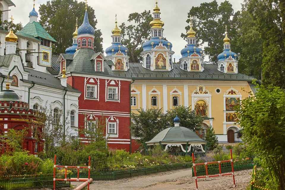 Статус лавры для Псково-Печерского монастыря не исключил Сергей Степашин 