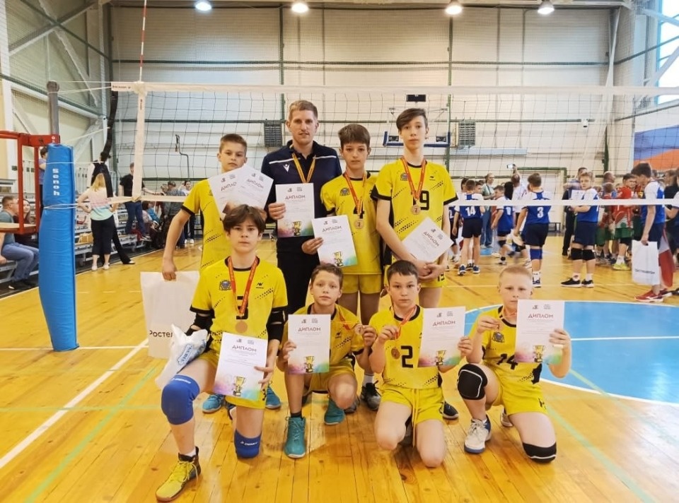 Бронзовые медали привезли юные псковичи с турнира по волейболу в Твери