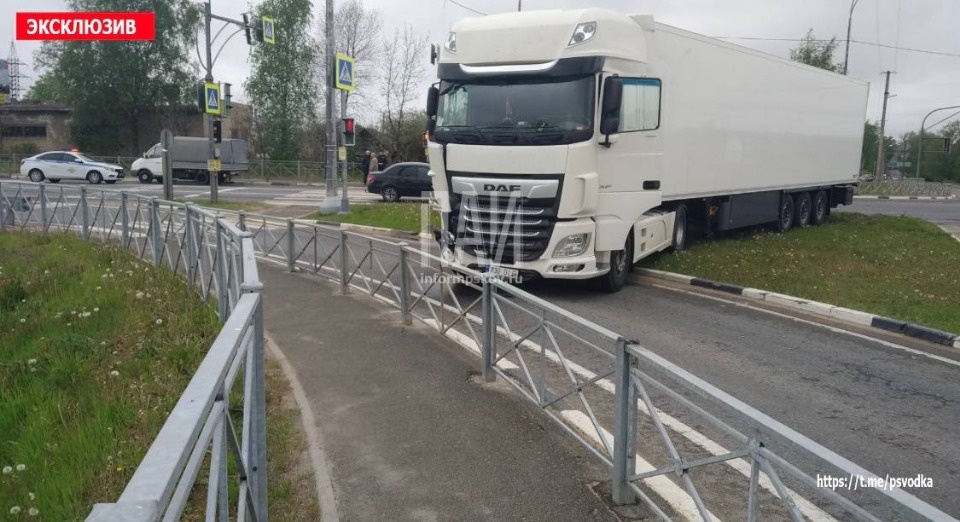 В Куньинском районе в результате ДТП с фурой госпитализировали мужчину