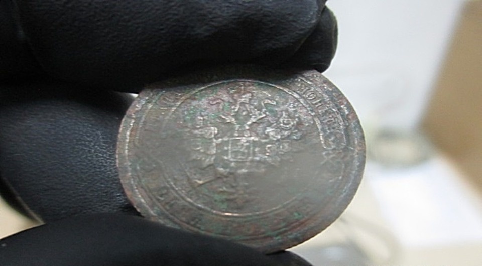 Вывоз старинных монет и нагрудных медалей из России пресекли псковские таможенники