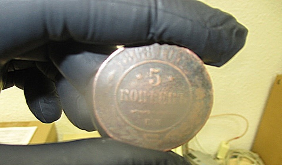 Вывоз старинных монет и нагрудных медалей из России пресекли псковские таможенники