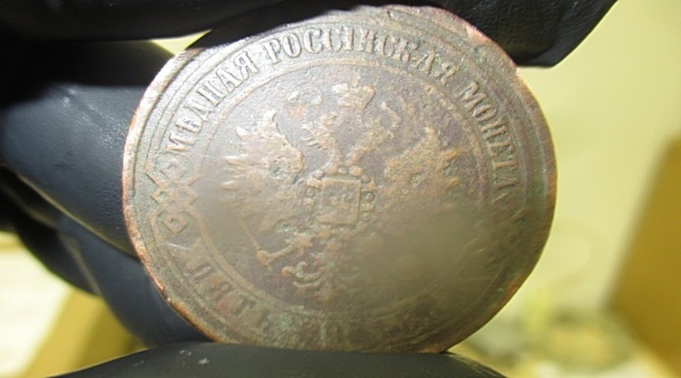 Вывоз старинных монет и нагрудных медалей из России пресекли псковские таможенники
