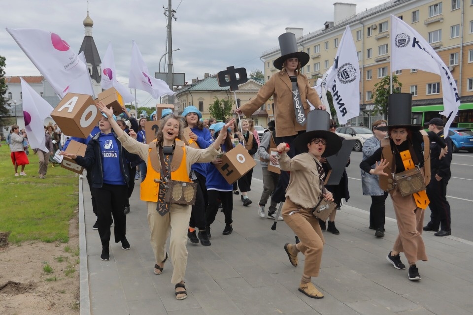 Разбудить Сашу