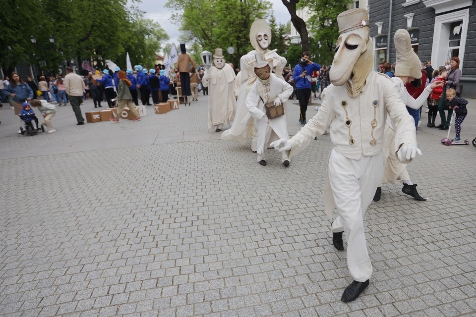 Разбудить Сашу