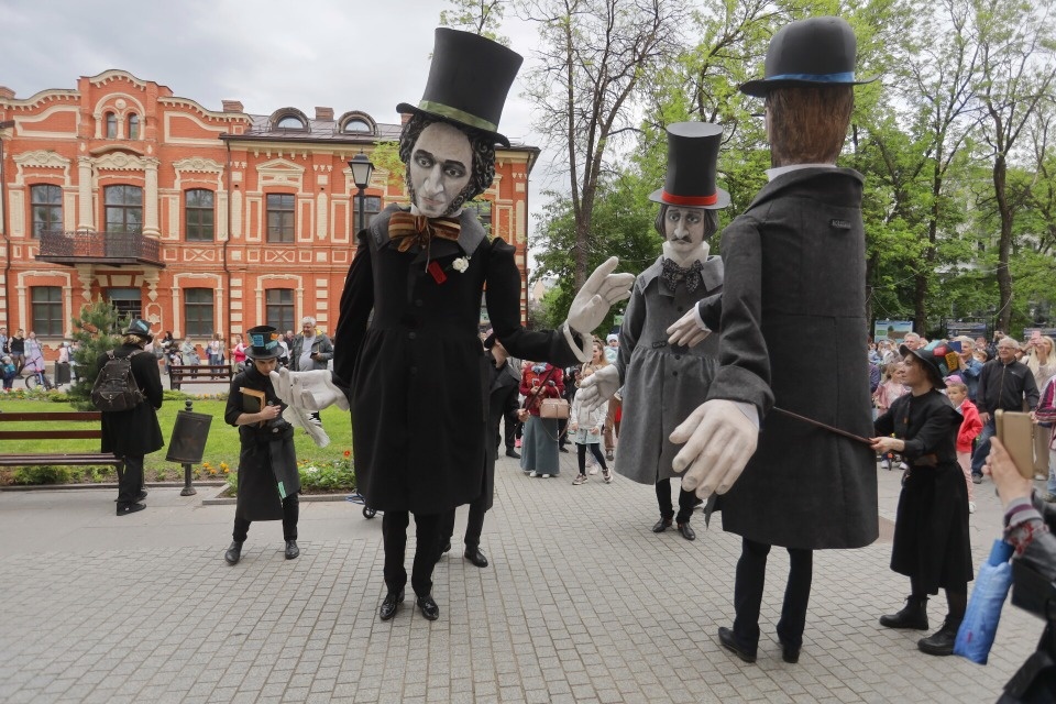 Разбудить Сашу