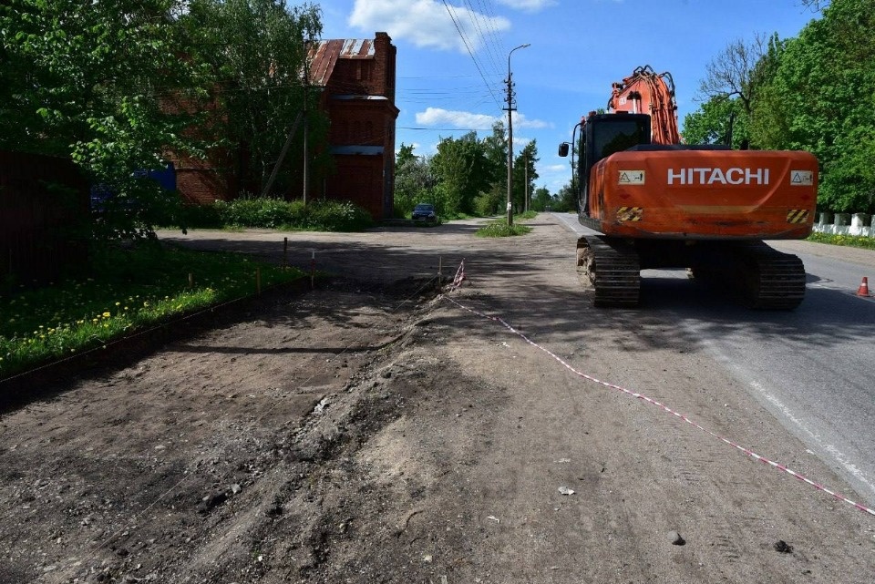 К 1 августа отремонтируют тротуары вдоль дороги «Старый Изборск – Остров» в Островском районе 