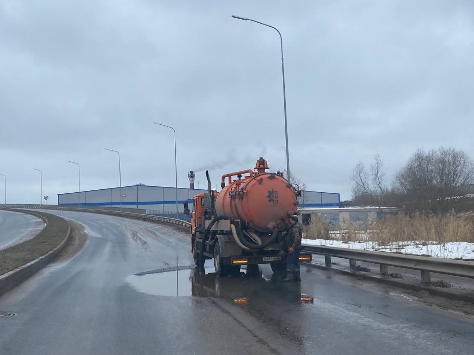 До 30 июня на путепроводе в Великих Луках устранят возникшую просадку До 30 июня на путепроводе в Великих Луках устранят возникшую просадку