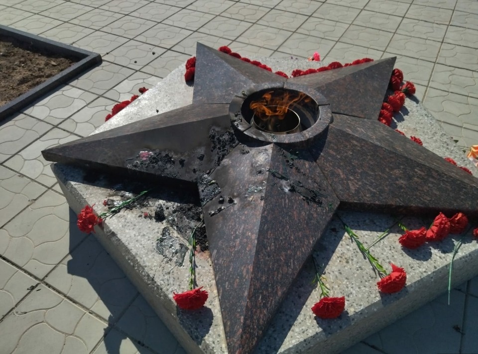 В Дедовичах вандалы осквернили мемориал партизанской славы