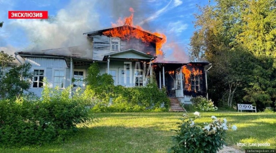 Сгоревшую усадьбу Римского-Корсакова в Плюсском районе планируют восстановить в 2025 году