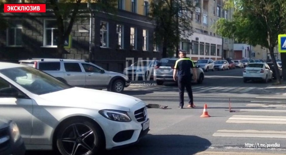 Появились дополнительные сведения об аварии в центре Пскова с участием самокатчика