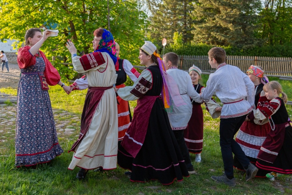 Псковичей приглашают посетить усадьбу сето на Духов день 