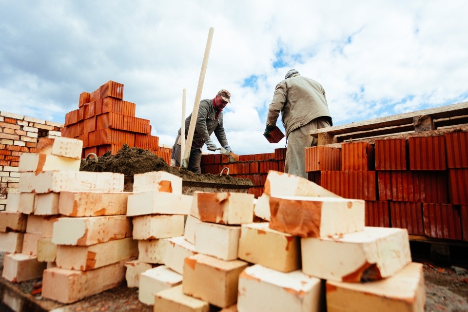 Глава города заявил, что Псков продолжит участие в программах по расселению аварийного жилья