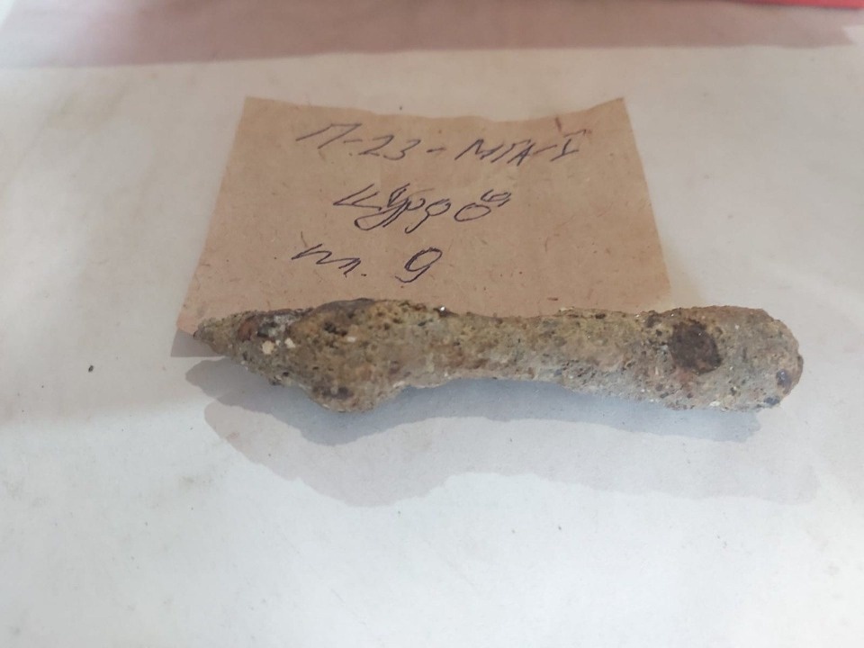 Псковские археологи нашли наконечник стрелы на территории Церкви Архангела Михаила с колокольней