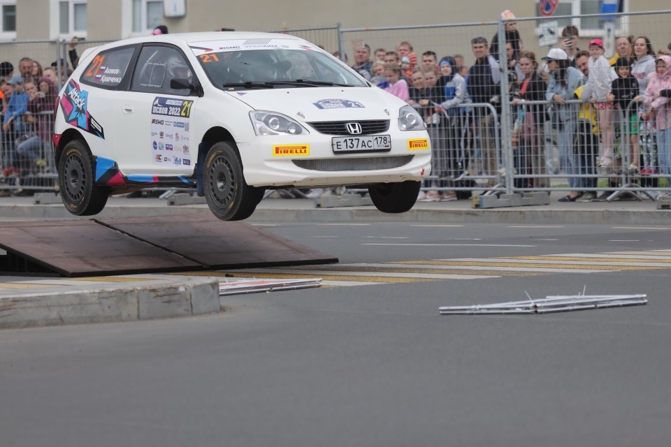 Третий этап чемпионата России по ралли стартует в центре Пскова 27 мая