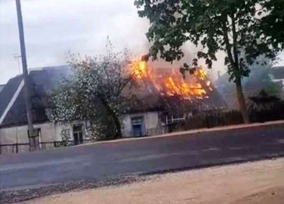  Сотрудник псковской исправительной колонии помог спасти людей из пожара 