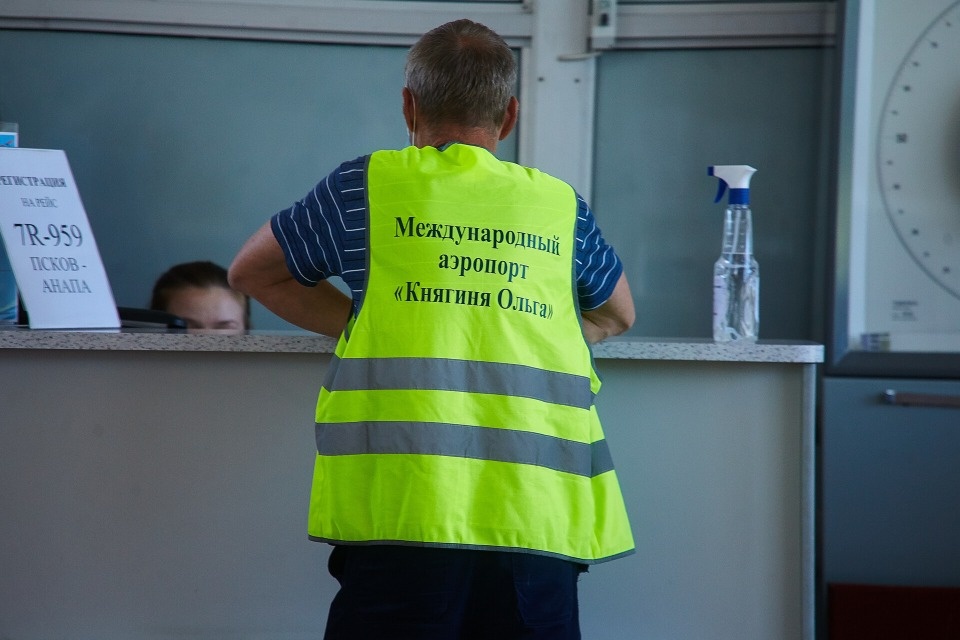 Современные стойки регистрации и багажную ленту установят в аэропорту Пскова в июле 