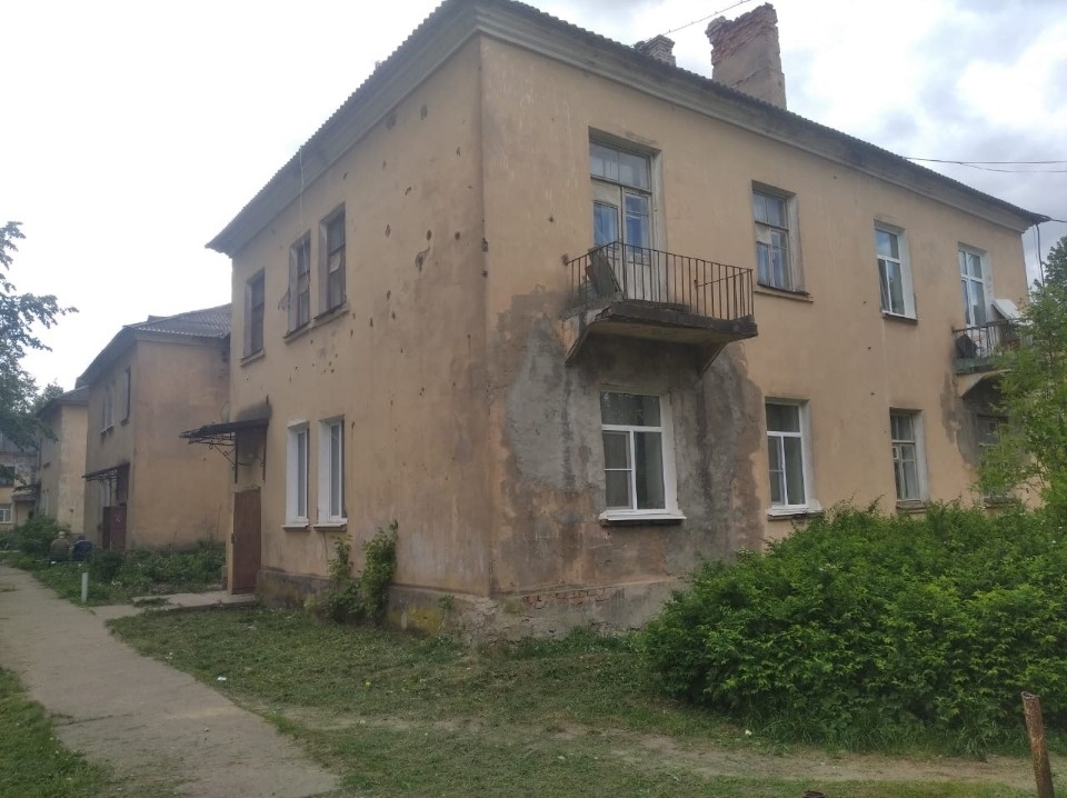 Следователи проводят проверку по сообщениям СМИ об обрушении потолка в доме в Плюсском районе