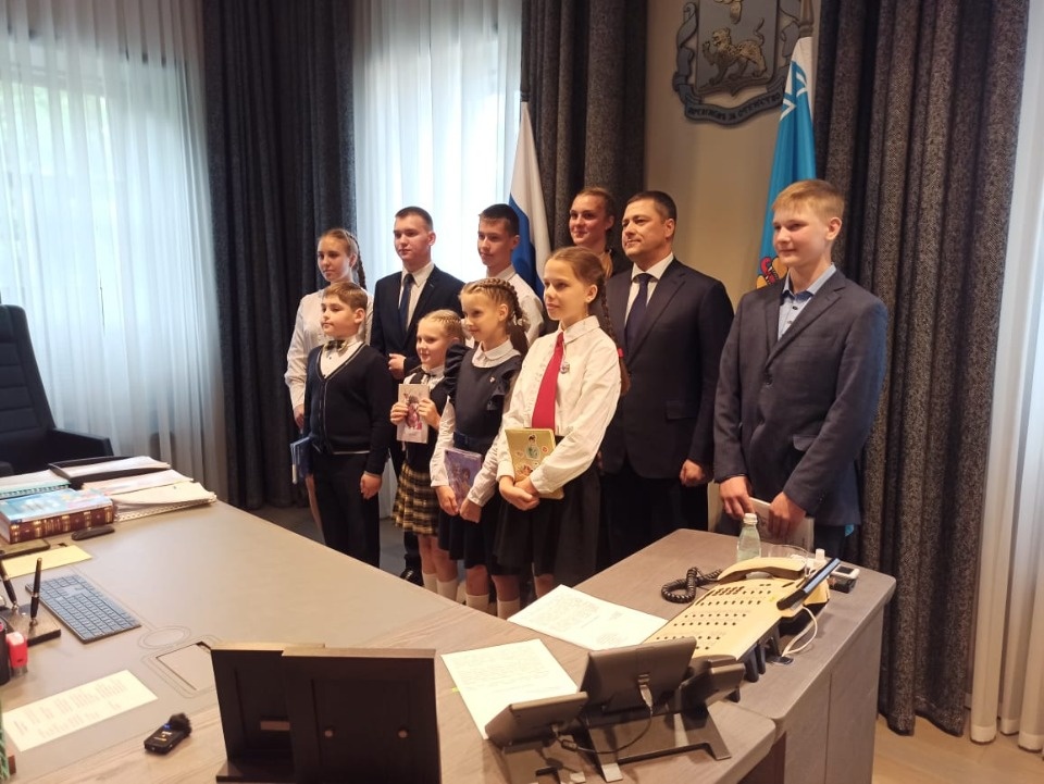  Победители акции «Губернаторский дневник» побывали на чаепитии у Михаила Ведерникова