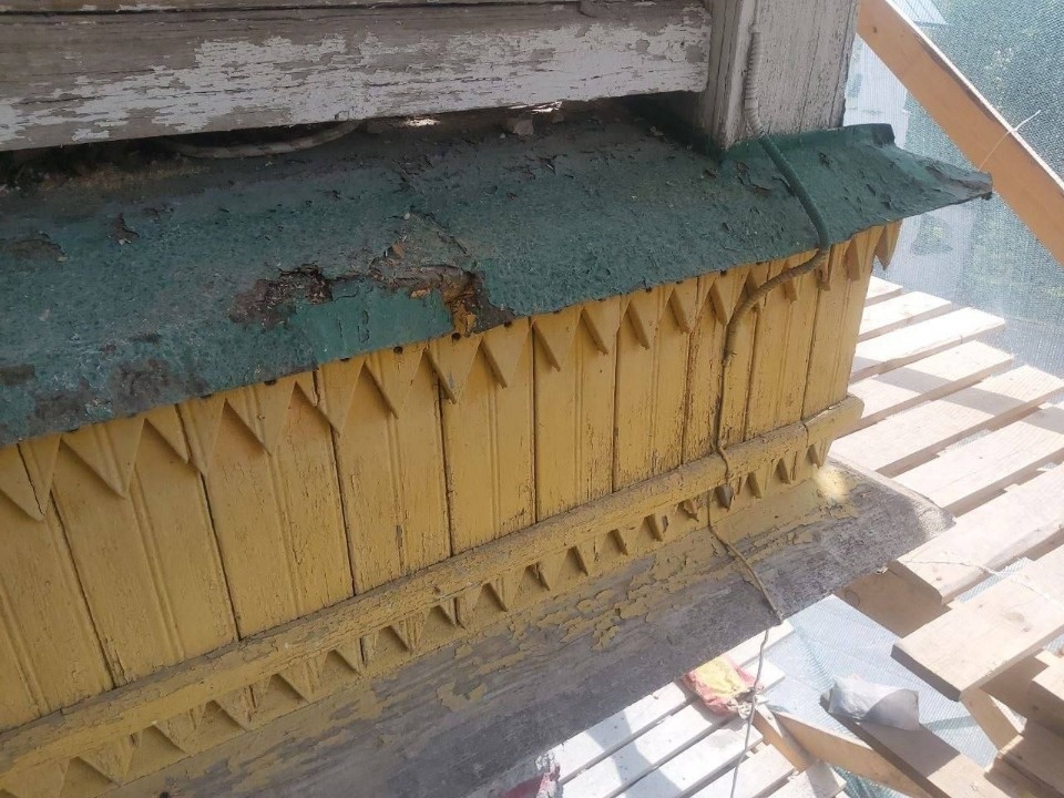 В Псково-Печерском районе устанавливают главку башни Святых ворот