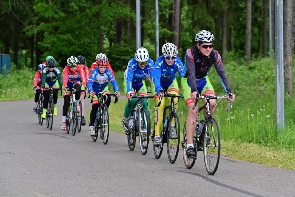 Свыше 100 велосипедистов поучаствовали в всероссийской массовой гонке в Великих Луках