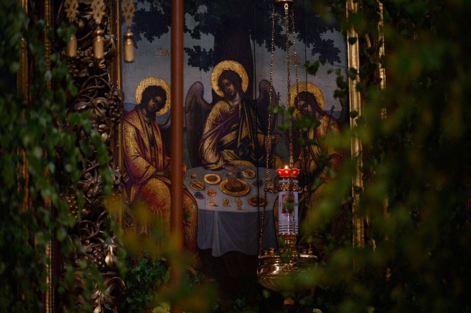 Псковский губернатор поздравил христиан с праздником Святой Троицы