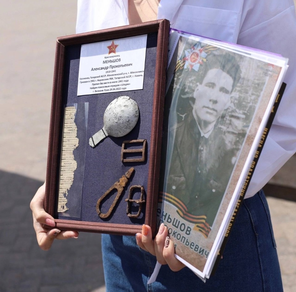  Медальон погибшего на псковской земле красноармейца передали его внучке в Казани 