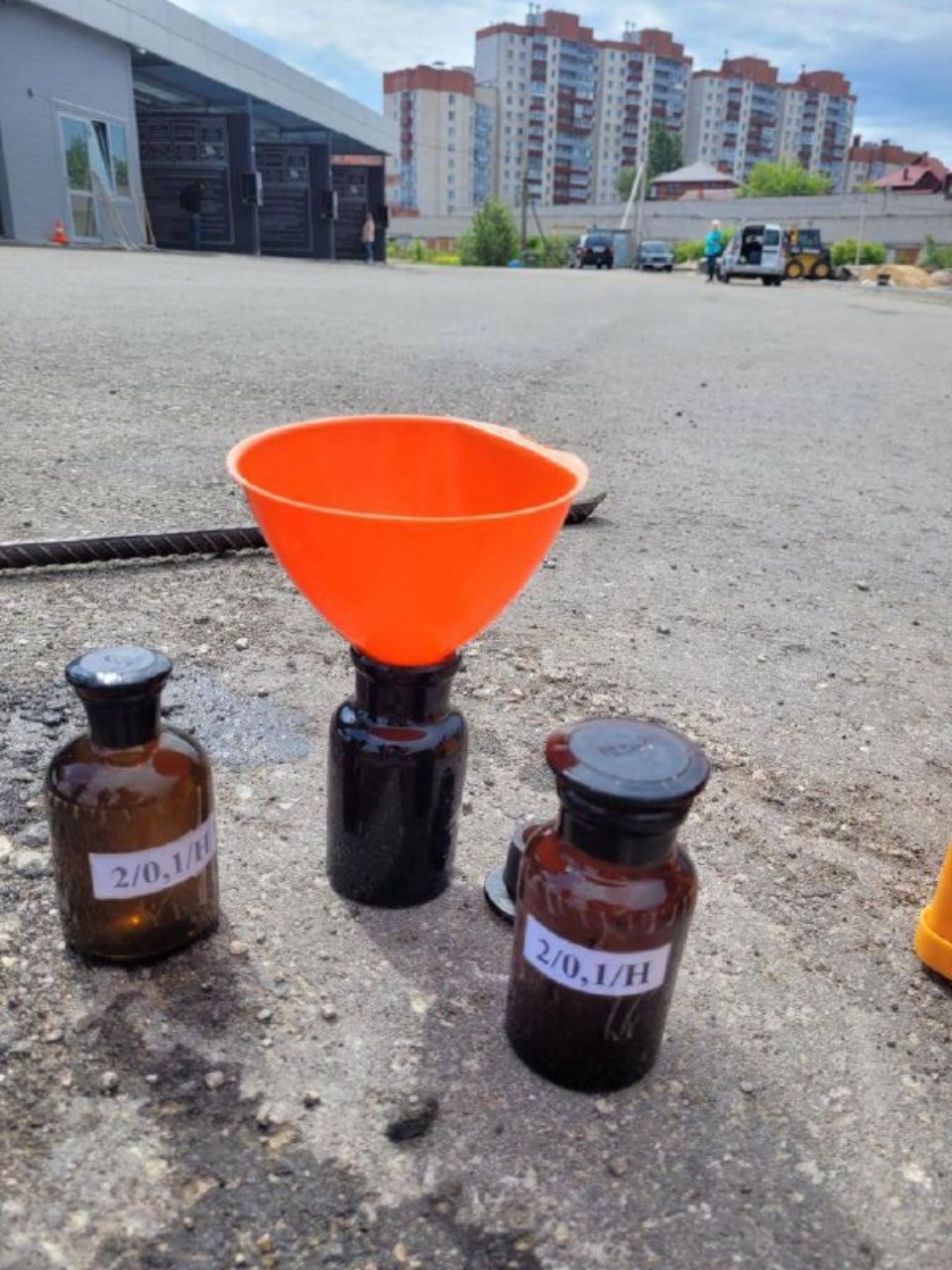 Трехкратное превышение норматива по нефтепродуктам обнаружили в пробе сточных вод в Крестках в Пскове 