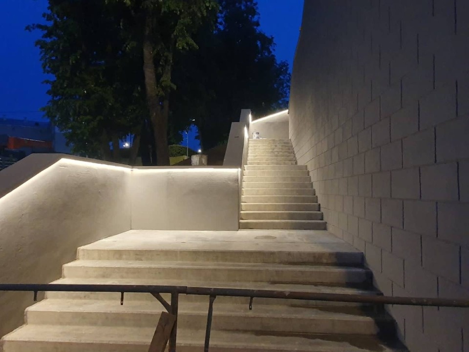 В Пскове смонтировали подсветку Троицкого моста