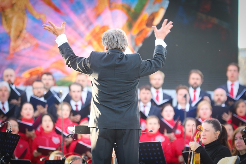 Лучше хором