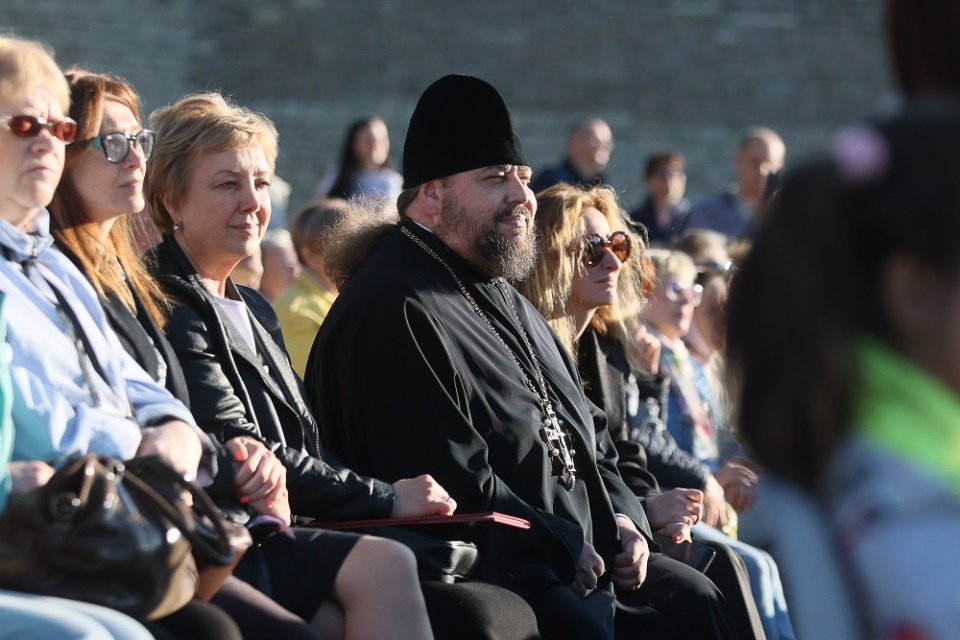 Лучше хором