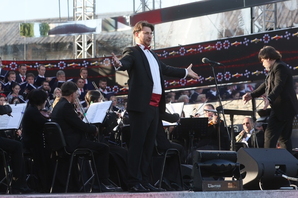 Лучше хором