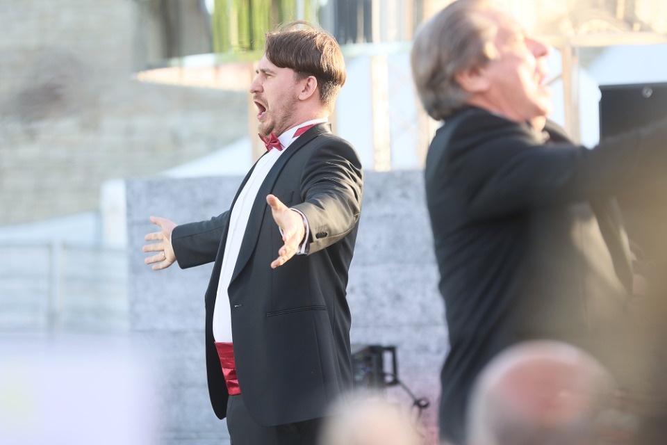 Лучше хором