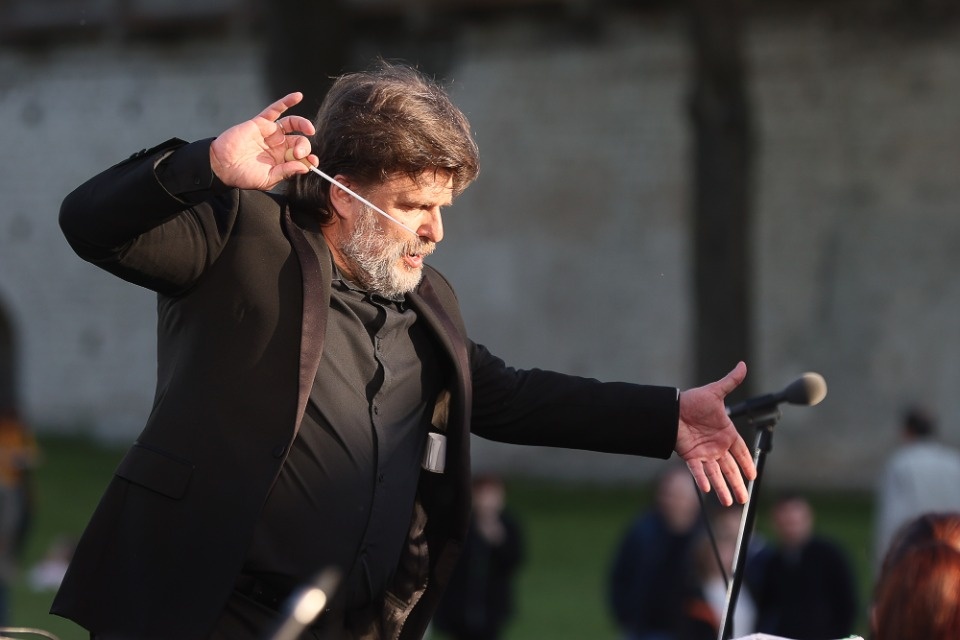 Лучше хором