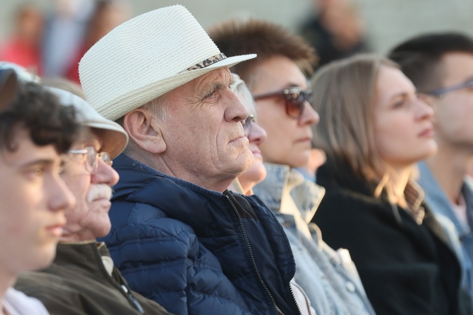 Лучше хором