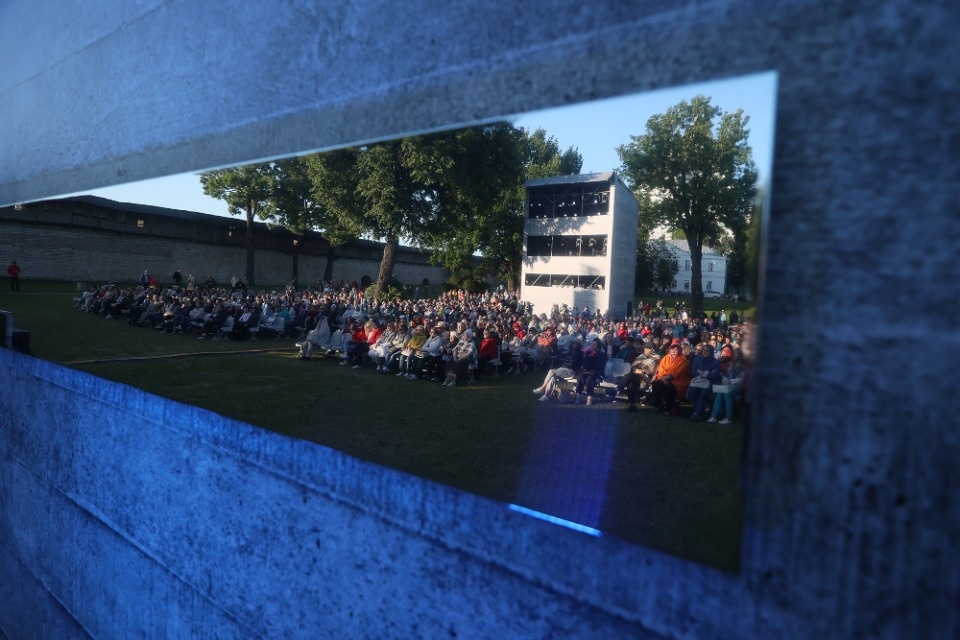 Лучше хором