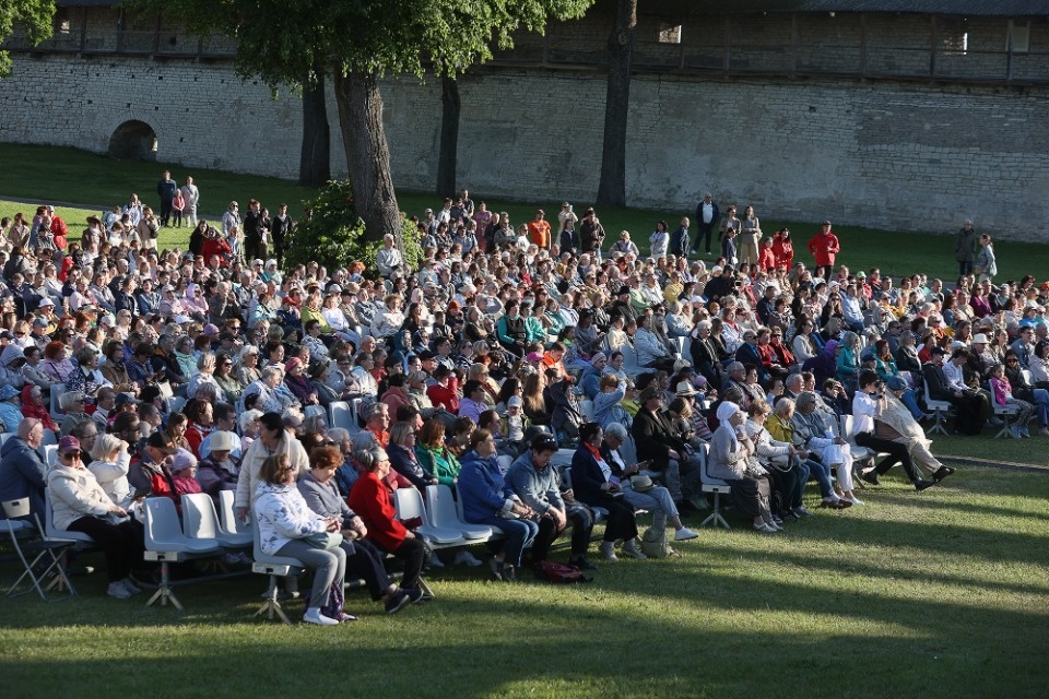 Лучше хором