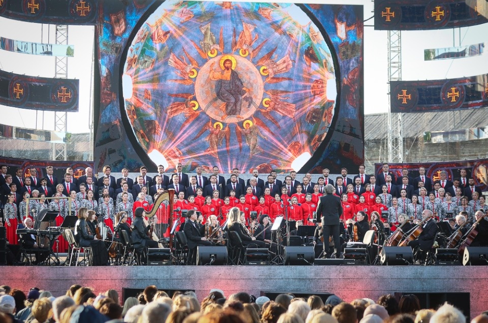 Лучше хором