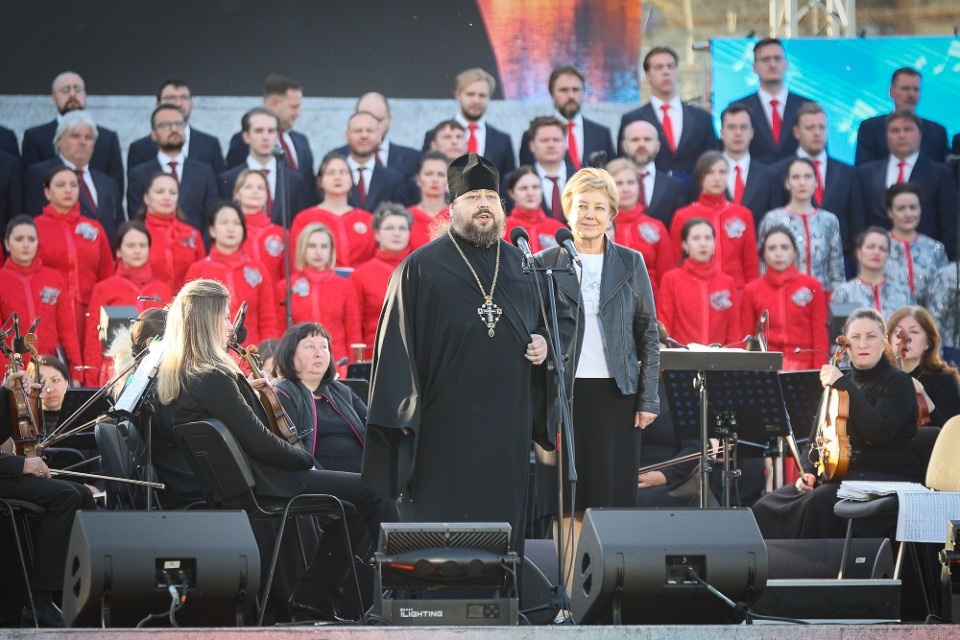 Лучше хором