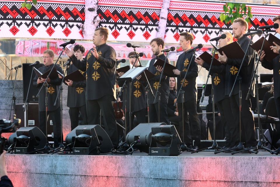 Лучше хором