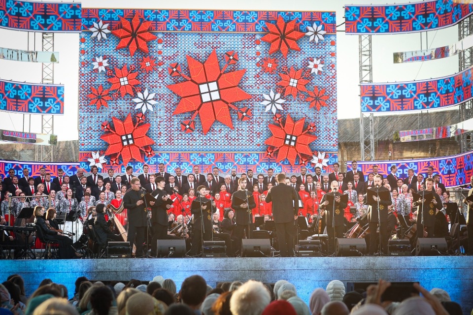 Лучше хором