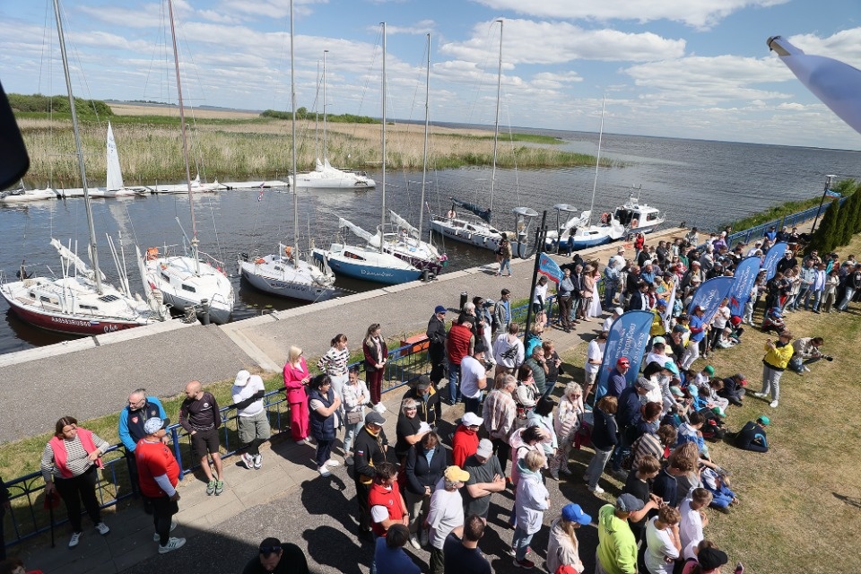 На всех парусах