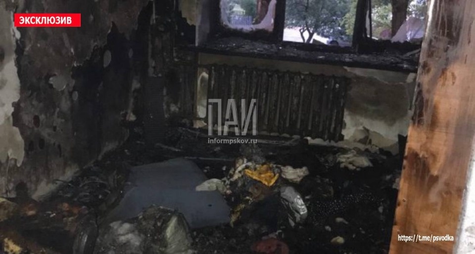 Пожарные вывели из горящей квартиры в Великих Луках трех человек