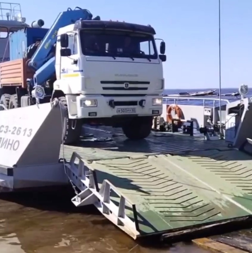 Россети доставили на Талабские острова мощный генератор