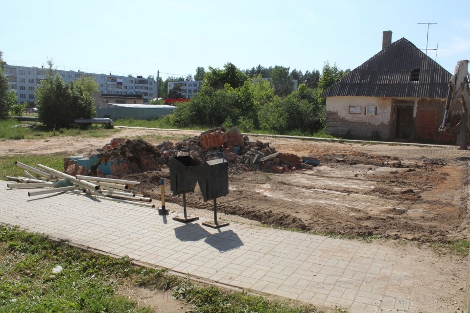 В Печорах снесли автобусную остановку