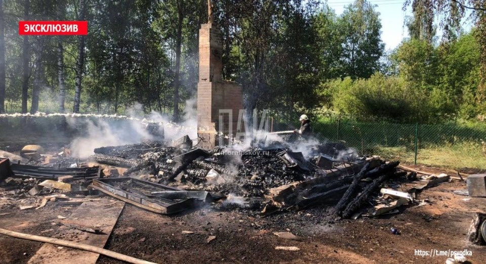 Из-за аварийного режима работы электросети в Дедовичском районе сгорел жилой дом