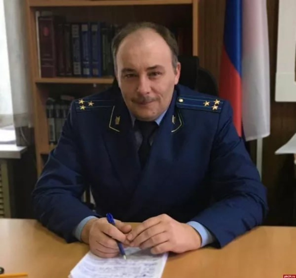 В Великих Луках прокурор по дороге домой задержал грабителя 