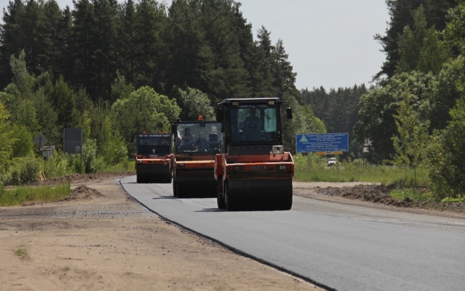На автодороге «Неелово – Кудина Гора – Печоры» в Печорском районе началась замена дорожного покрытия На автодороге «Неелово – Кудина Гора – Печоры» в Печорском районе началась замена дорожного покрытия