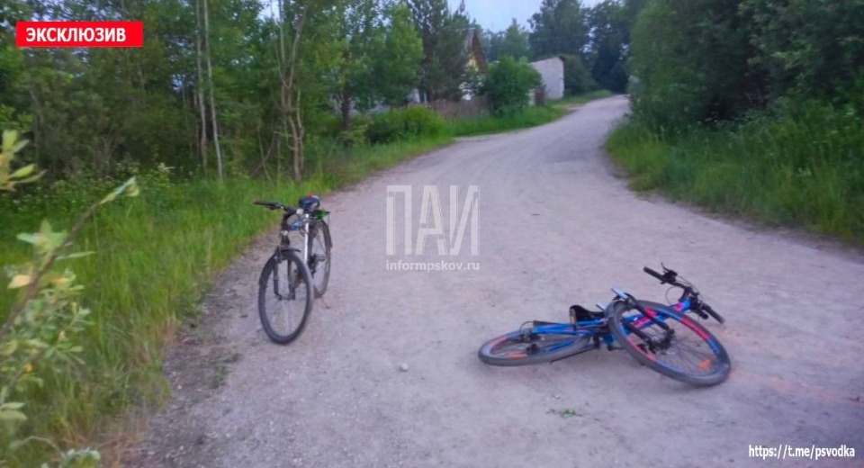 В Островском районе автомобиль сбил 13-летнюю велосипедистку