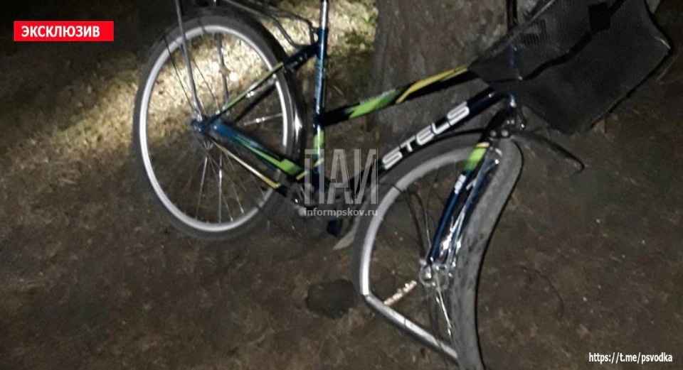 Пьяный водитель сбил двух подростков в Себежском районе  