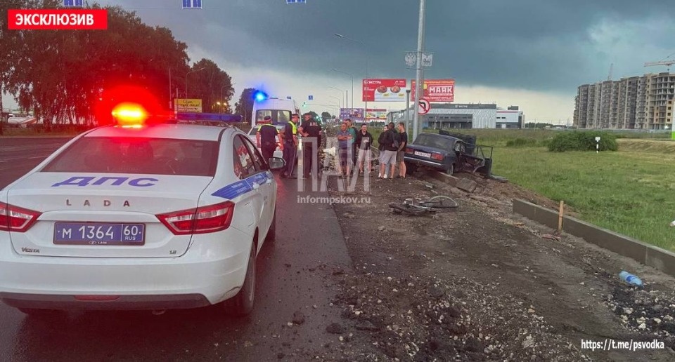 Автомобилист без права на езду сбил велосипедиста в Пскове